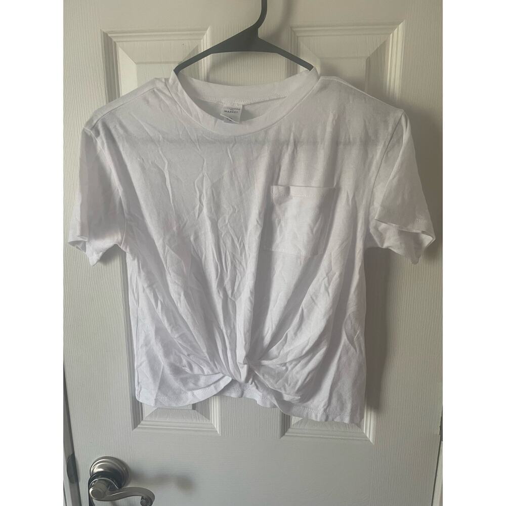 Melrose & Market Knotted Front Crop Top in White, Short Sleeve, Soft Cotton, A15